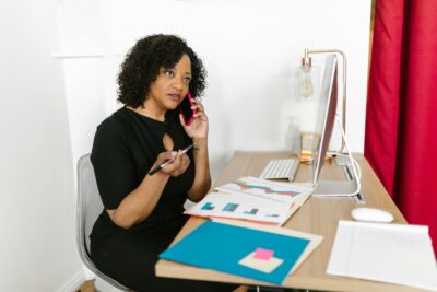 Page Facebook vs site web : pourquoi Facebook ne suffit pas